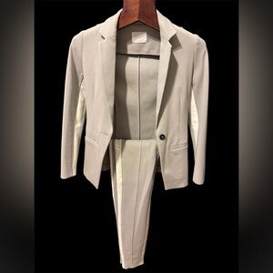 Yaya womenLight Beige Blazer and Trousers Suit - Classic  size 32 brand new